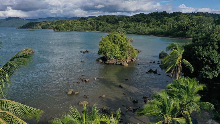 A cozy place in Nuquí, just steps from the beach.
