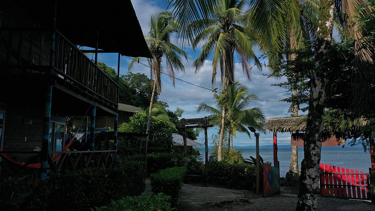 A cozy place in Nuquí, just steps from the beach.
